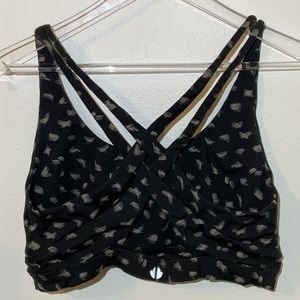 THRIVE SOCIETE Cross Back Sports Bra